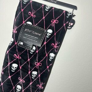 NEW BETSEY JOHNSON SKULL AND BOW BLANKET